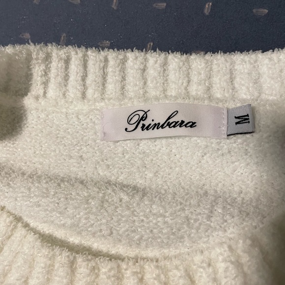 Looking For Women Sweaters That Are Comfortable And Fashionable look no more! - Picture 3 of 6